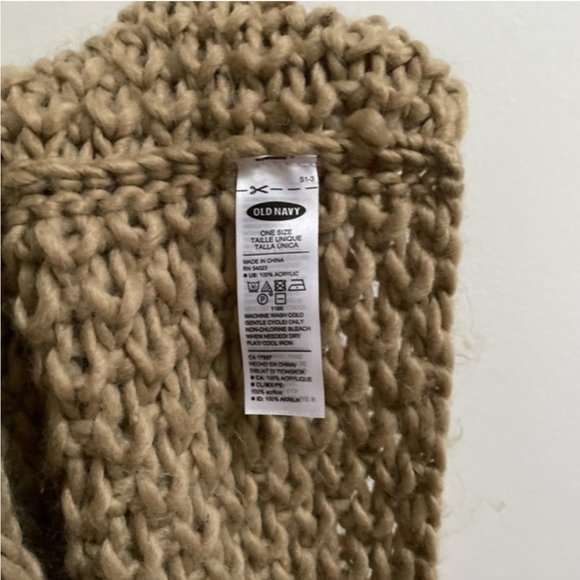 Old Navy Knit Infinity Scarf - Picture 4 of 4